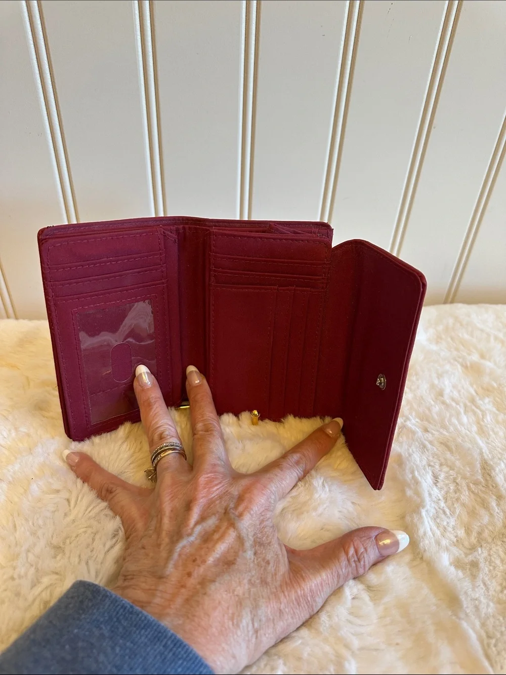 Compact Red Pebbled Wallet - Picture 4 of 5